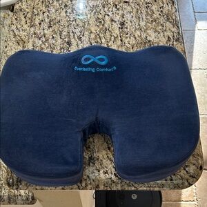 Everlasting Comfort Seat Cushion Relieving Back, Sciatic   & Spine Pain.